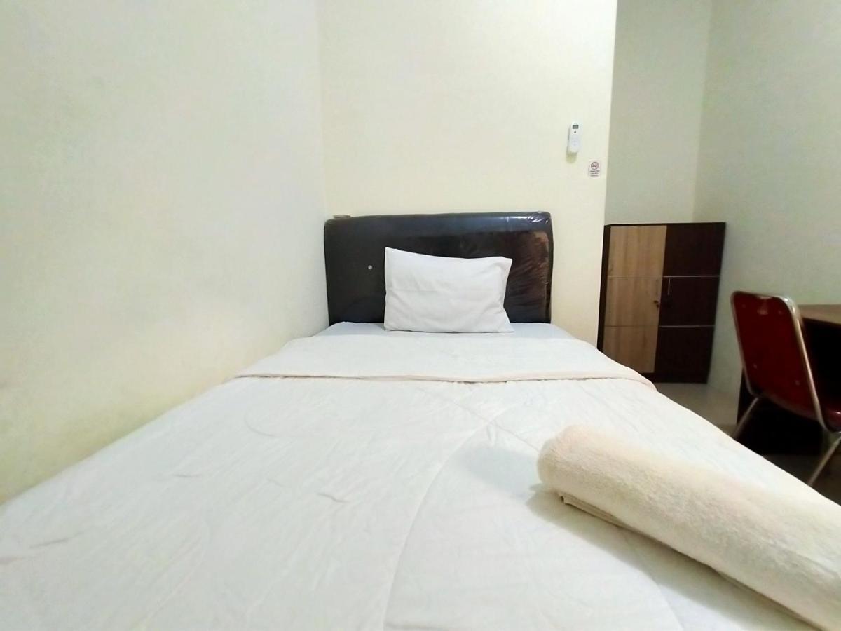 Homestay Danesti Syariah Near Bandara Sultan Hasanuddin Makassar Exterior photo