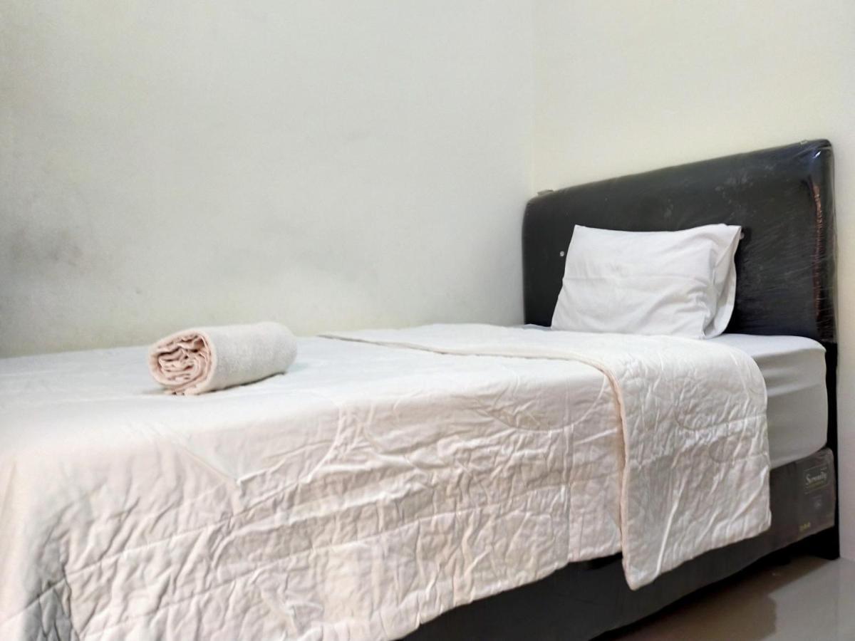 Homestay Danesti Syariah Near Bandara Sultan Hasanuddin Makassar Exterior photo