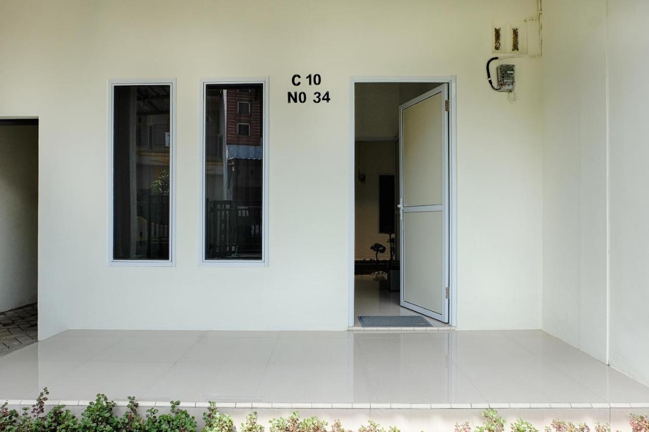 Homestay Danesti Syariah Near Bandara Sultan Hasanuddin Makassar Exterior photo