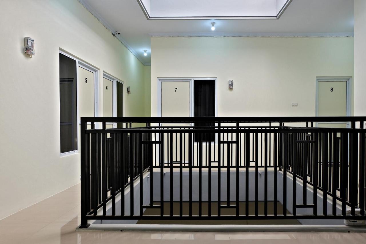Homestay Danesti Syariah Near Bandara Sultan Hasanuddin Makassar Exterior photo