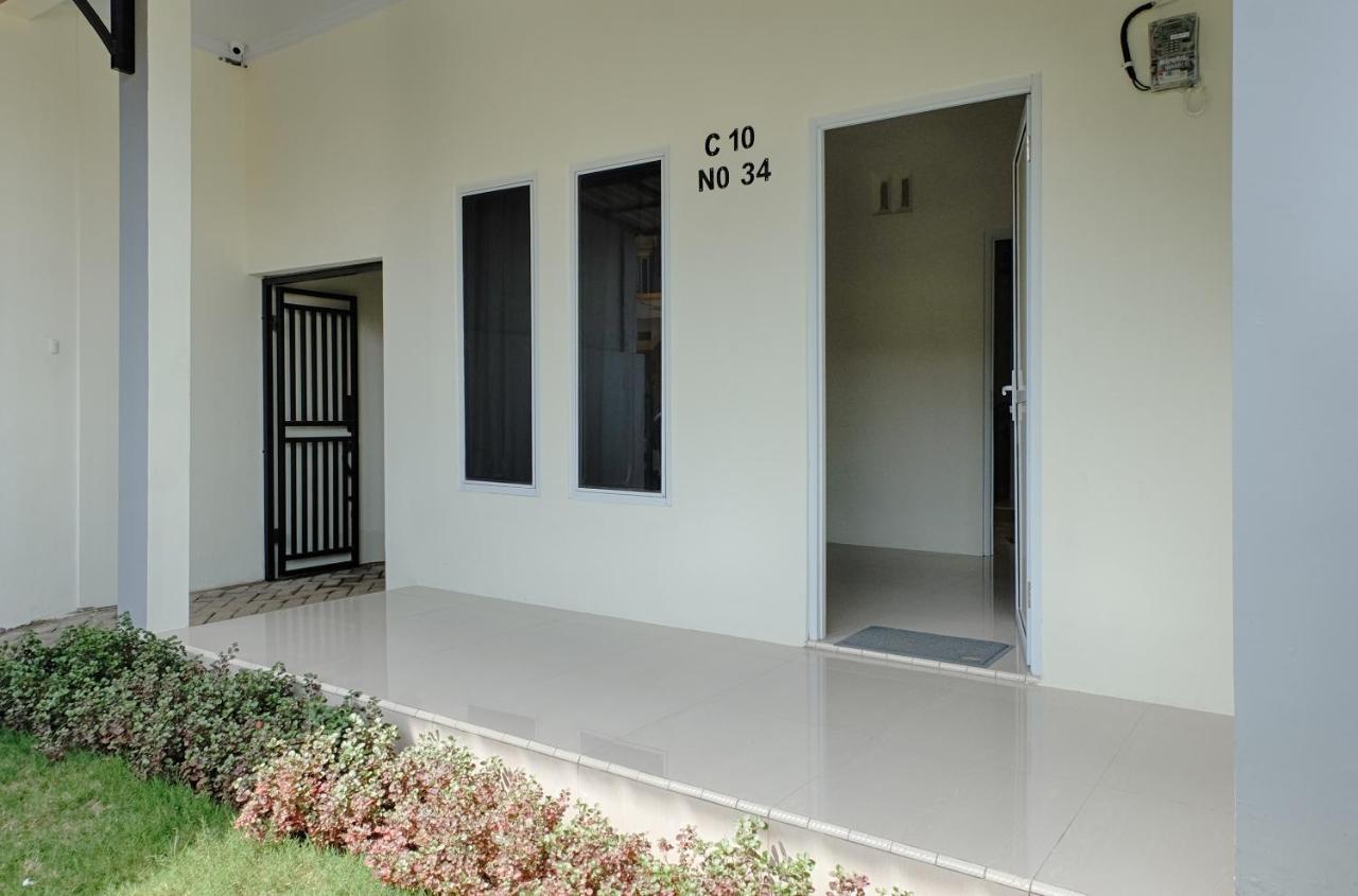 Homestay Danesti Syariah Near Bandara Sultan Hasanuddin Makassar Exterior photo